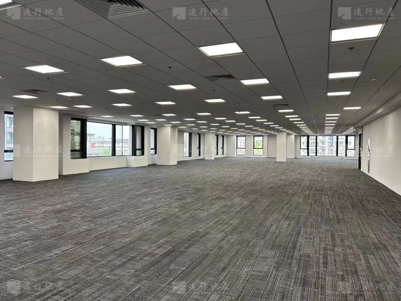 天润财富中心丨精装修办公室2000平写字楼出租丨还有多个连层_7