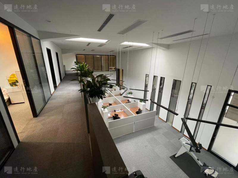 车公庄 鸿儒大厦 新出636平整层面积 特价出租 正对电梯_5