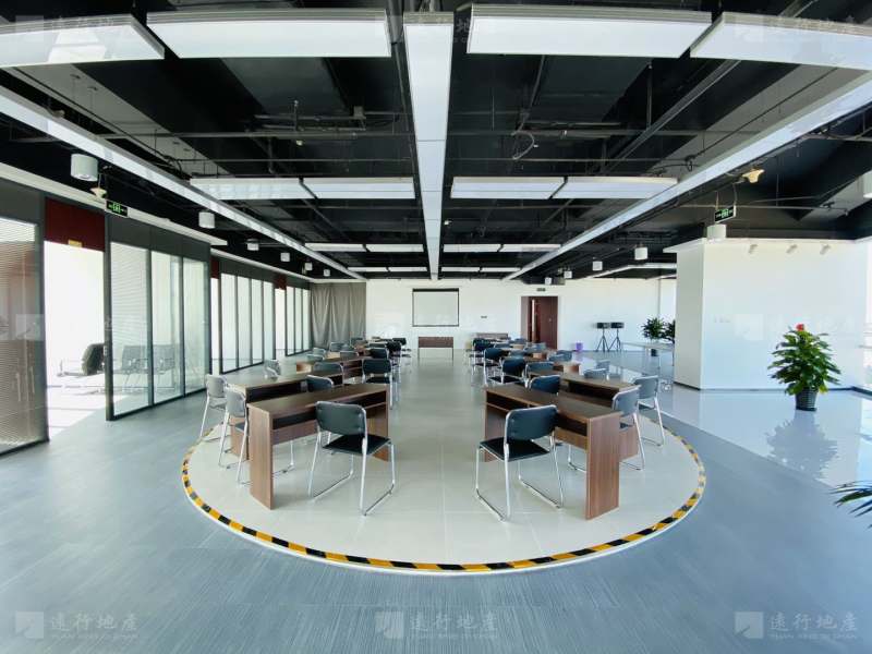 高端商业地段 品质商务楼层办公精装 环境优雅 格局方正_3