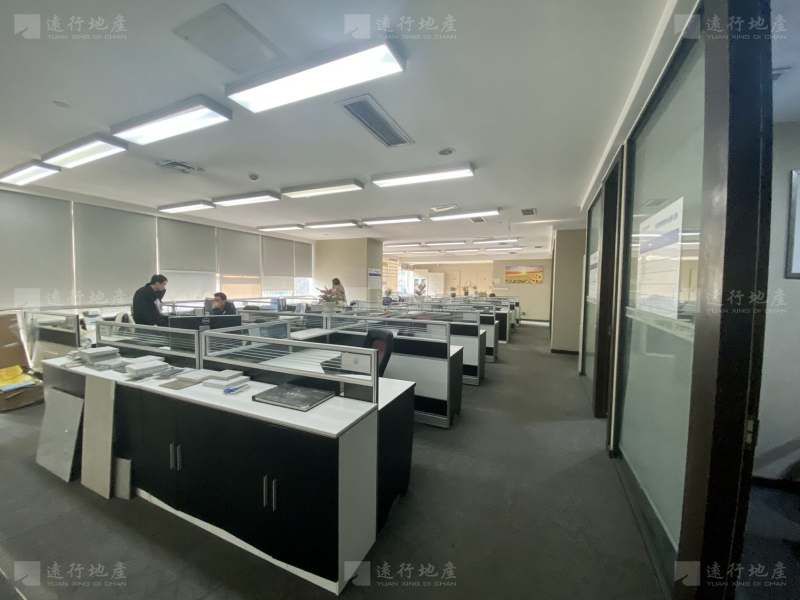 渝北重庆中心大型公司总部选址必选之地丨顶楼两层出租丨价格可谈_9