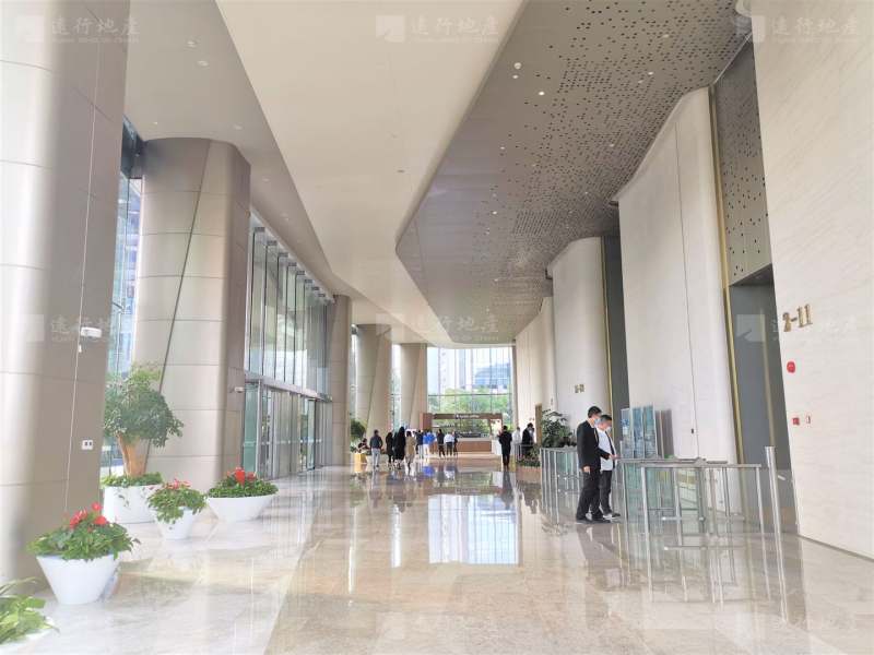北外滩黄埔江畔 浦江国际金融广场 看江正对电梯 房型方正_1