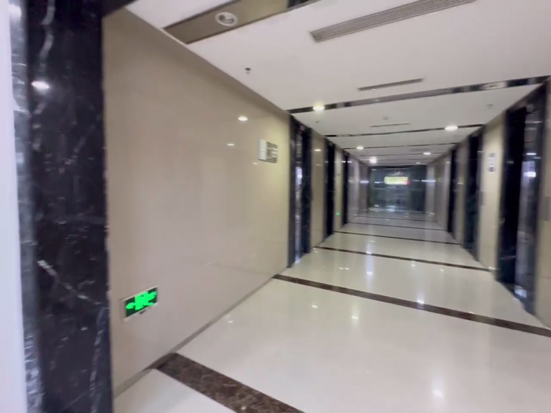 万达中心地铁口 电梯口户型 超大业务区  双面采光 拎包入住_1