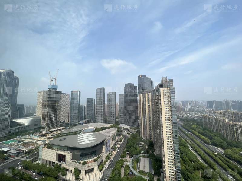 钱江新城丨视野好超一线江景办公室丨正对电梯丨家具全带_3