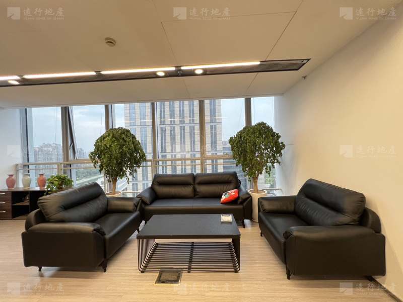 郑东新区 700平方 绿地之窗 三面采光 精装修带家具_3