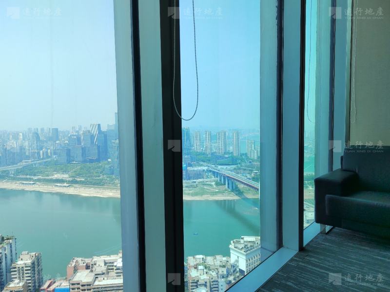 重庆解放碑地标 环球金融WFC 正对电梯口 双面采光一线江景_10