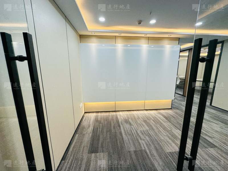科技五路 摩尔中心130平精装带家具 大老板间 正对电梯口_8