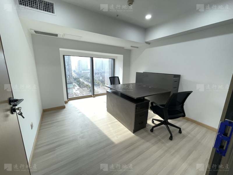 新华路金融街丨IFC国际金融中心丨60带家具，现房可看_3