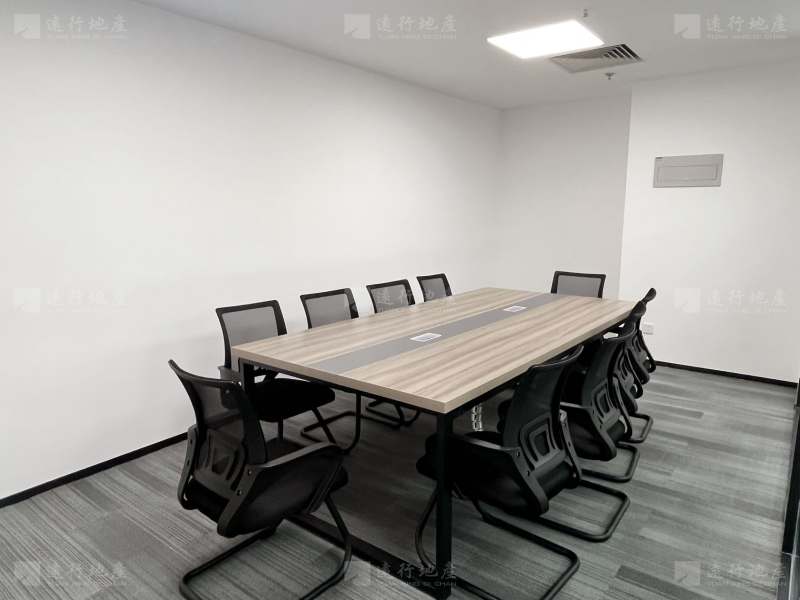 解放碑 高品质小面积精装修带家具办公室 大都会190平米_7
