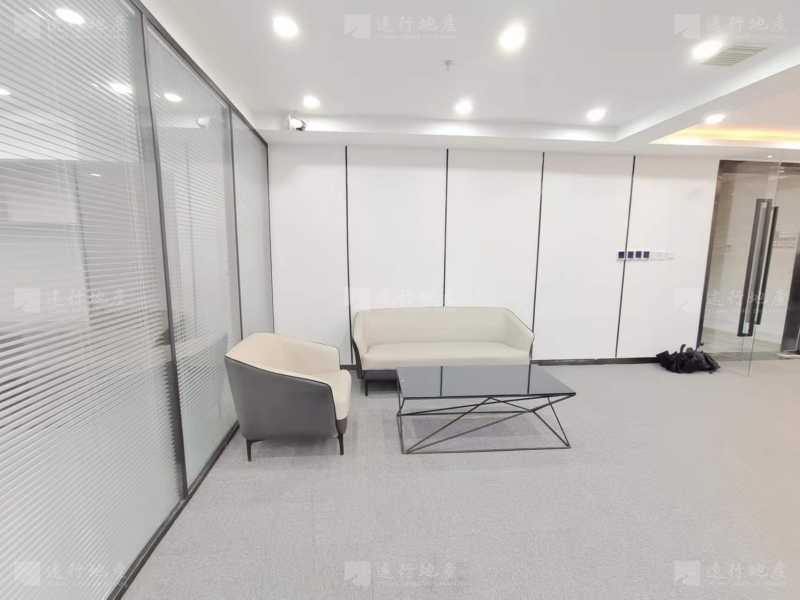 海星城市广场科技路地铁口200平米精装修带家具_3