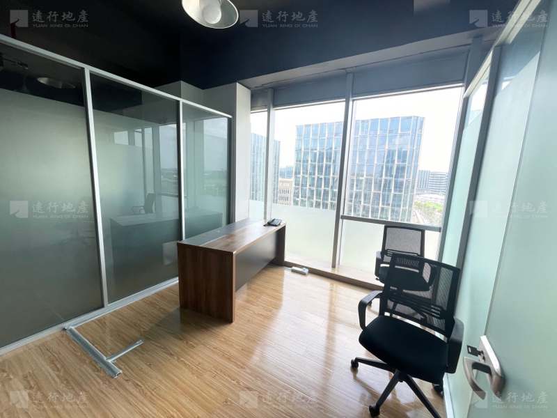 上坤中心 宝龙城  高区正对电梯 精装修带家具 采光好_8