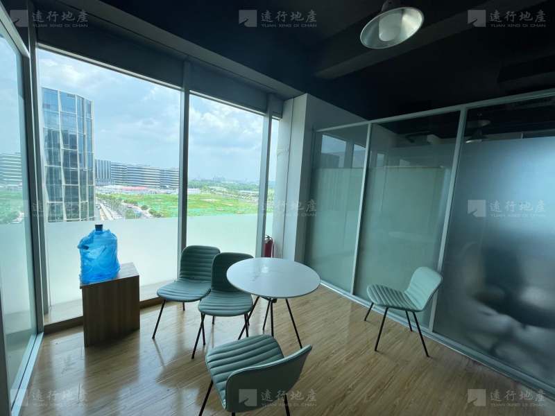 上坤中心 宝龙城  高区正对电梯 精装修带家具 采光好_9