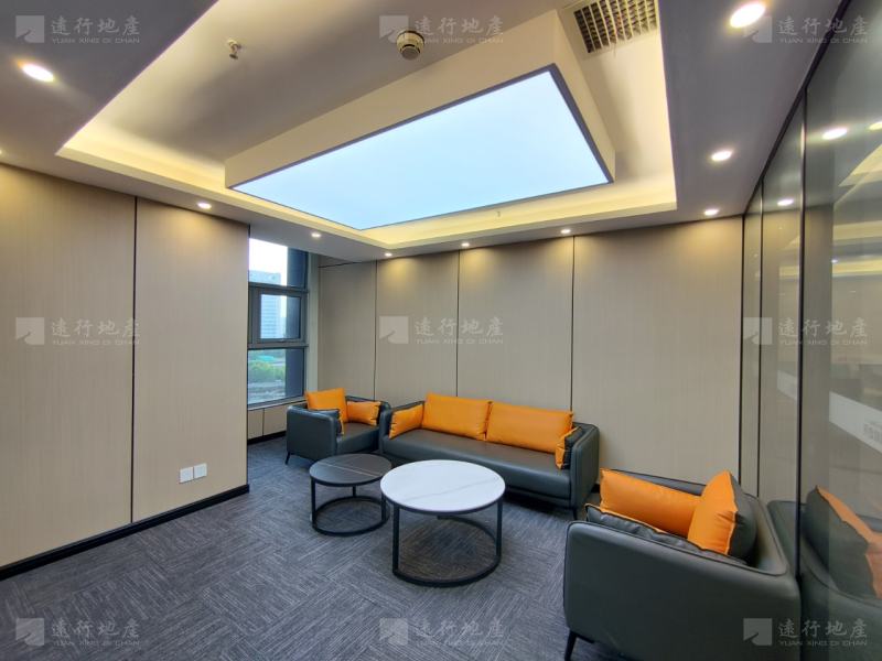 科技五路 摩尔中心220平 双面采光3间大办公室 精装带家具_2