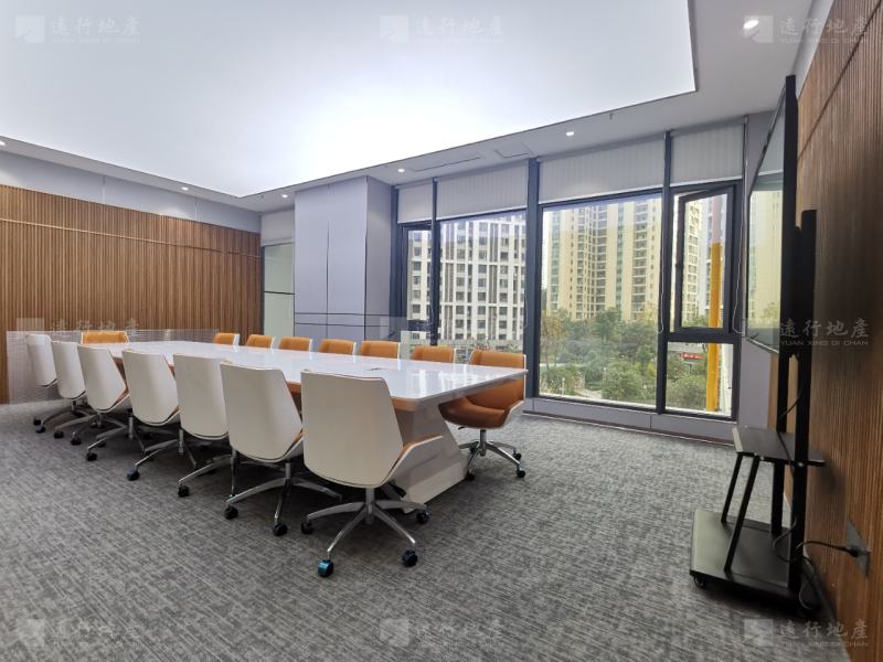 三楼整层配套 大小会议室茶室免费使用 办公室工区可做70人！_4