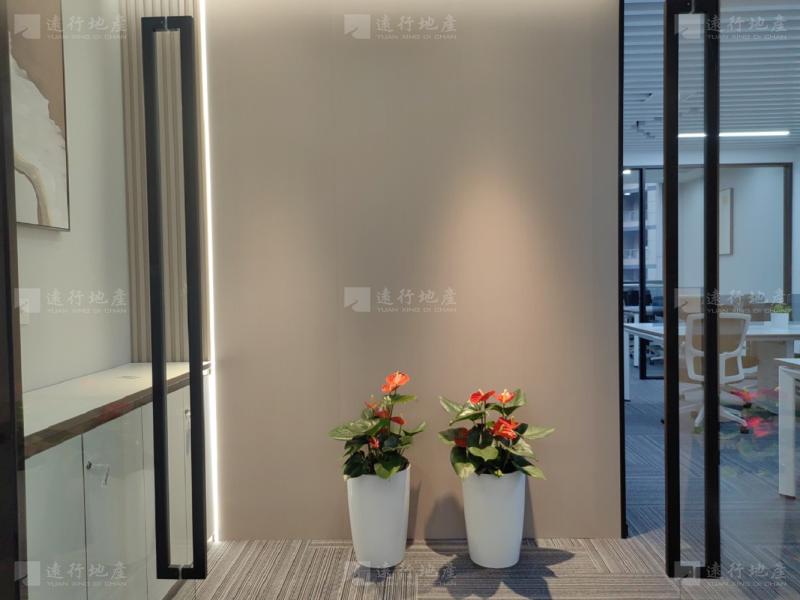 晨讯科技大楼丨logo墙+2隔间_1