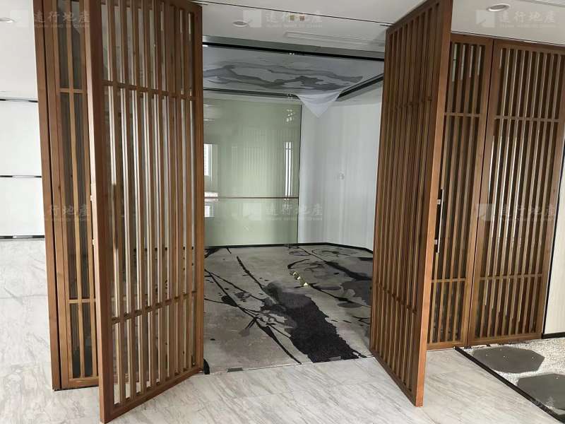 新上海国际大厦 精装修 带家具 拎包入住 特惠直租_5