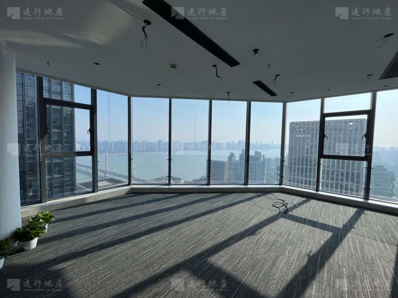 次顶层看钱塘江 视野超棒 家具全带 正对电梯 大气前台_4