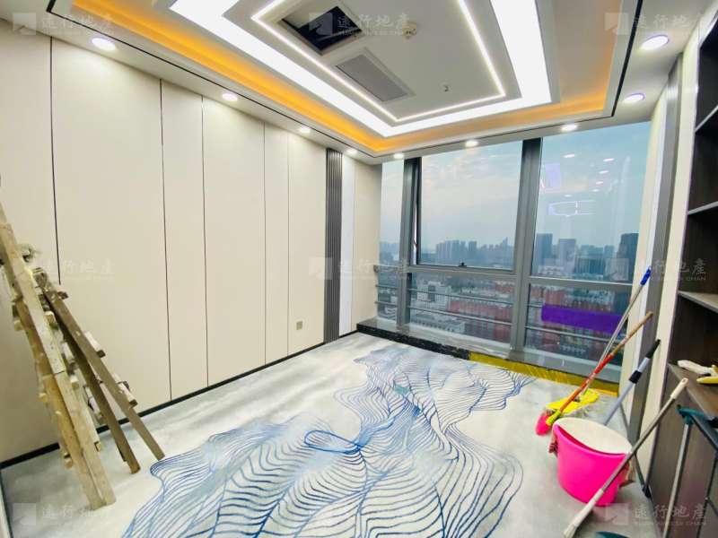 开发商直租 湘江财富金融中心 正对电梯 全新装修 户型周正_7