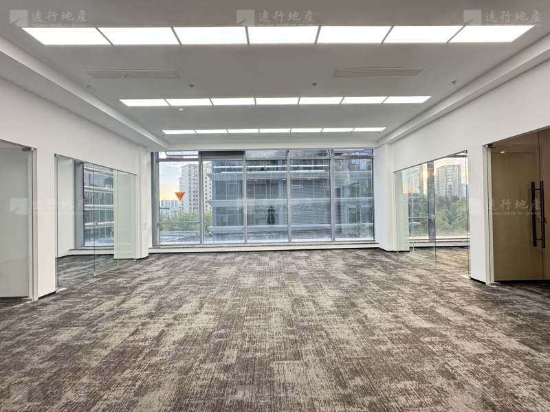 全新装修办公室 层高5米以上 精装修写字楼出租_2