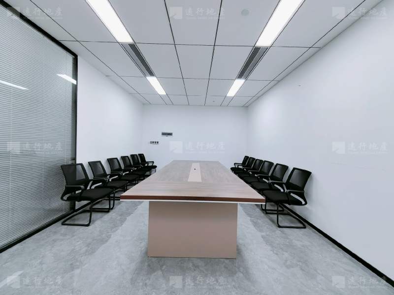 7个办公室1个会议室 地铁口 采光无遮挡 精装带家具_11