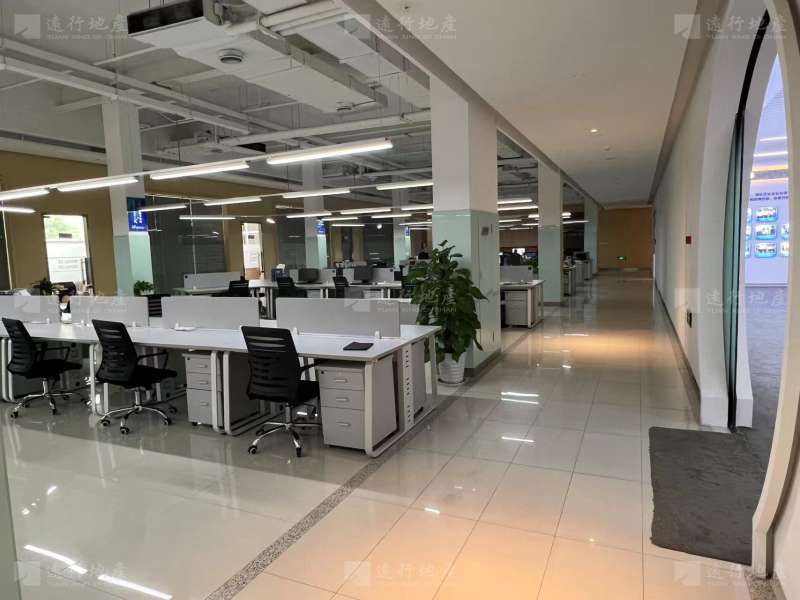 万开中心丨新出8000平米办公室出租丨大小面积均可以分割招租_9