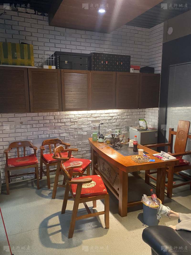 新街口商圈 长江贸易大楼  精装修带家具 超大间老板办公室_7