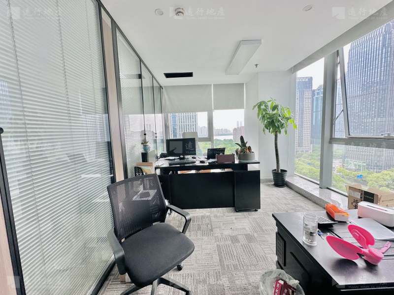 华成国际精装300平办公室丨家具全带丨双面采光丨随时可看_3