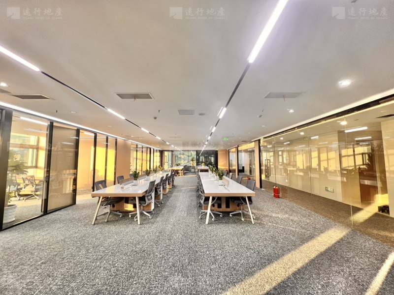 CBD核心位置 现代商务中心 精致办公空间等您入驻！_9