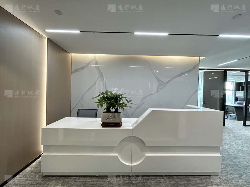 科技四路 高新新天地300平 精装修多 个办公室 正对电梯口_8