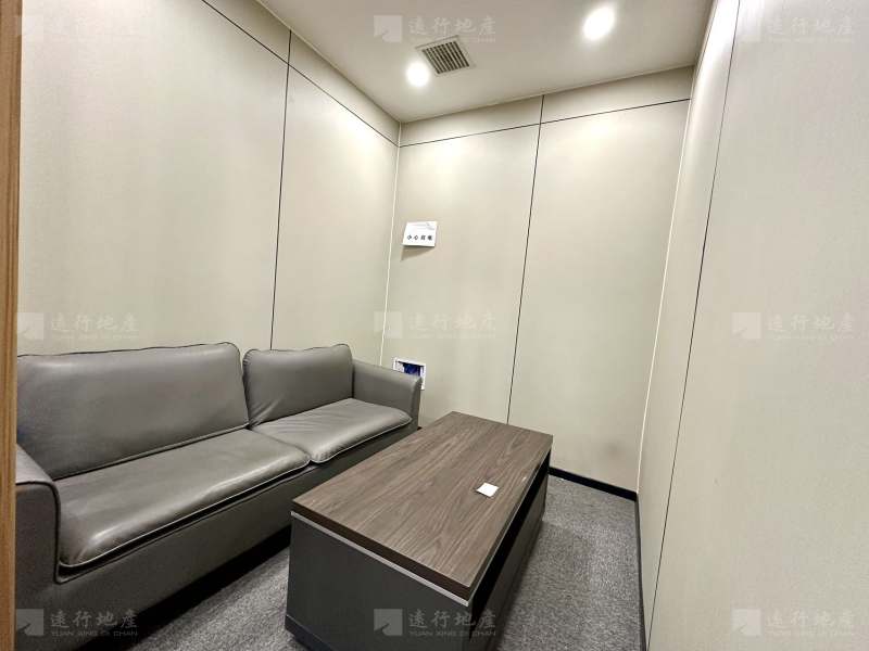 行政中心地铁口 精装带家具 拎包办公 正对电梯的户型_2