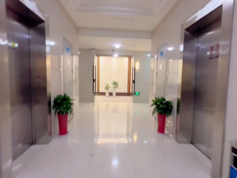 行政中心地铁口 精装带家具 拎包办公 正对电梯的户型_1