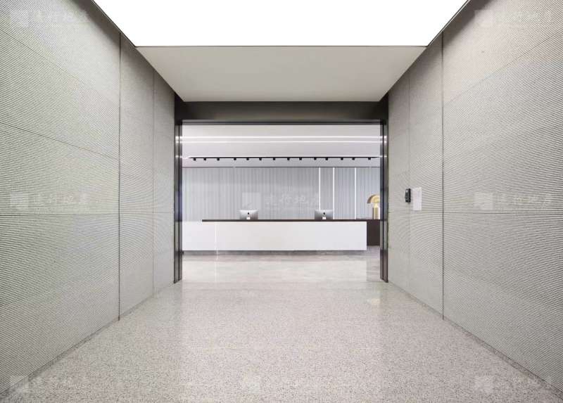 国贸大厦 高区正对电梯 独栋办公室内出租_8