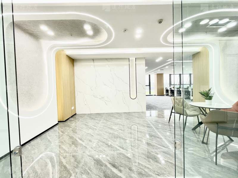 超大会议室丨双面采光户型方正丨配全套家具丨一个月免租期电梯口_1