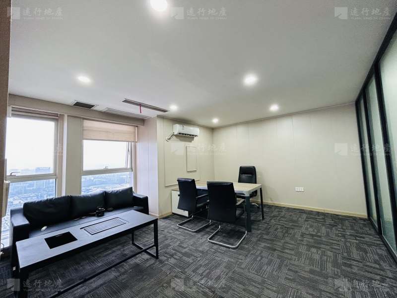 重庆渝中SFC协信中心精装带家具优质写字楼正对电梯口两_8
