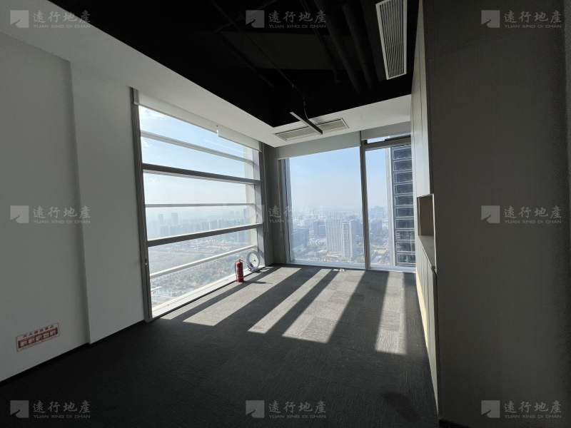 欧美金融城 正对电梯大面积 三面采光 适合当公司总部_12