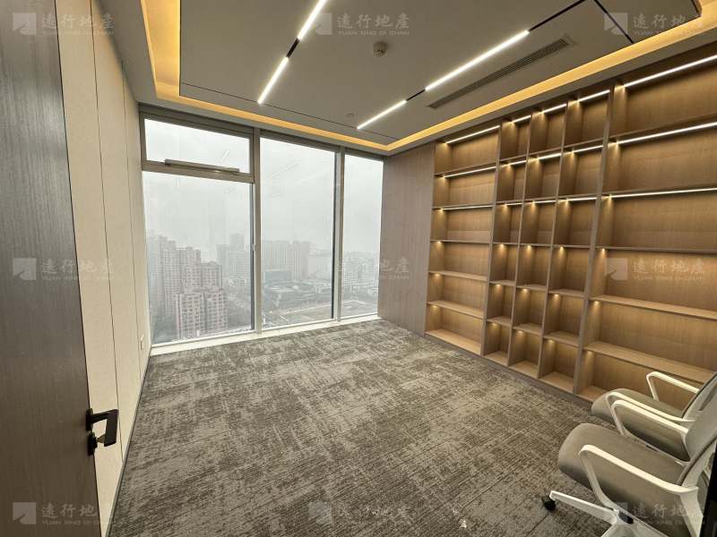 华业发展中心 正对电梯口 精装修带家具 双面采光 地铁直达_4