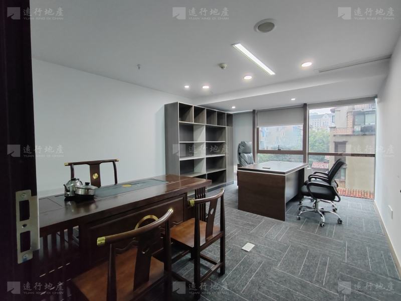 重庆总部城优质写字楼精装带家具一线看江_9