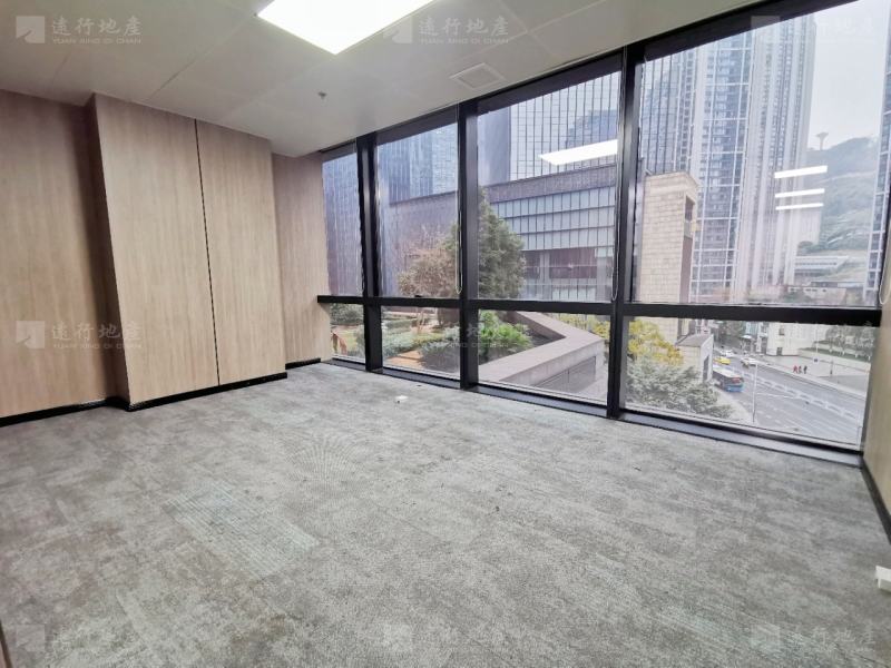 重庆渝中投资大厦品质写字楼精装带家具正对电梯口双面采光_7