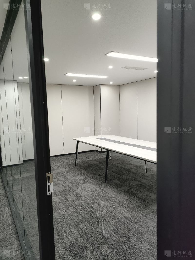 重庆渝中投资大厦品质写字楼精装带家具正对电梯口_12