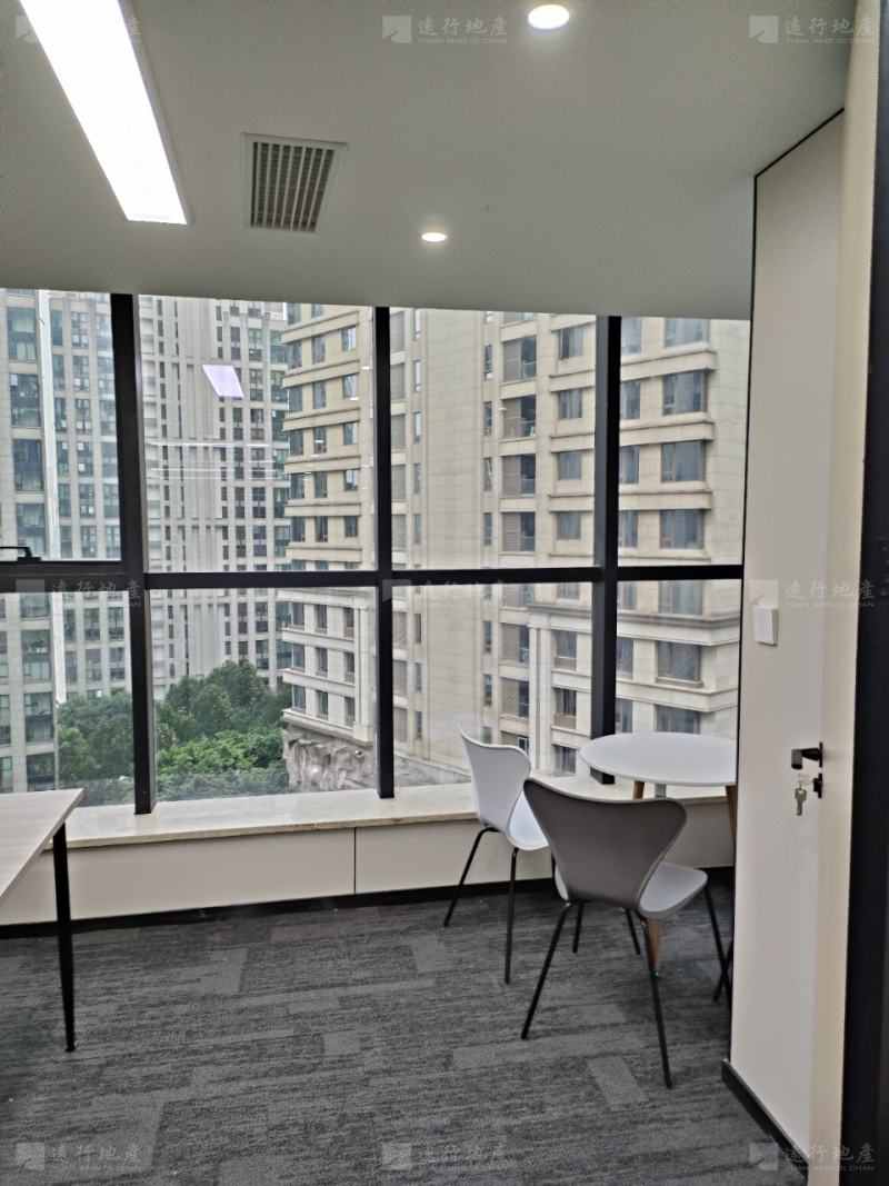 重庆渝中投资大厦品质写字楼精装带家具正对电梯口_9