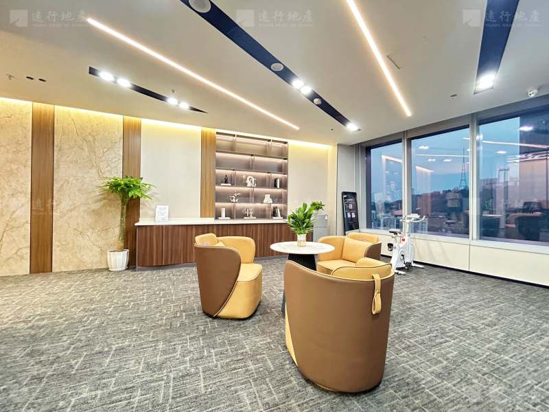 重庆解放碑阳光金融中心优质写字楼精装带家具正对电梯口_2