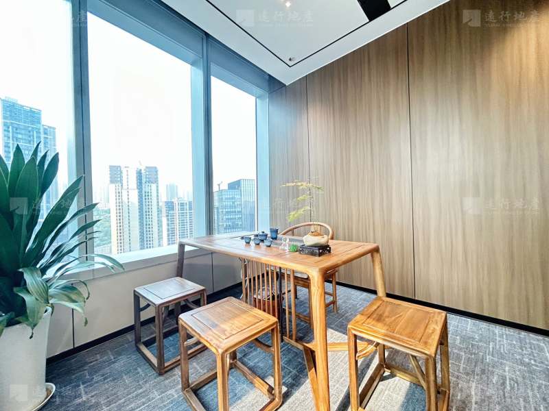 重庆解放碑阳光金融中心优质写字楼精装带家具正对电梯口_4
