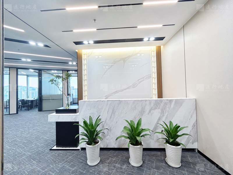重庆解放碑阳光金融中心优质写字楼精装带家具正对电梯口_5