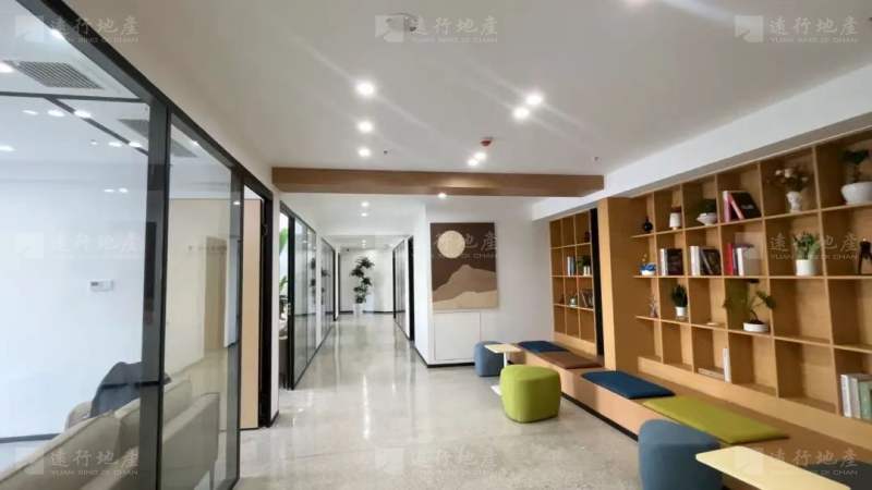 重庆渝中万科中心精装带家具优质写字楼正对电梯口_3