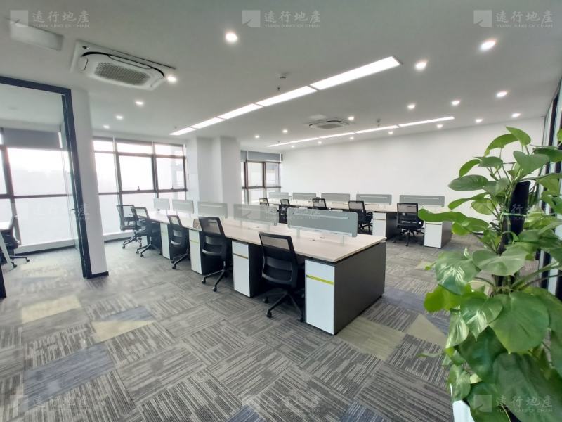 重庆南岸区国瑞中心写字楼精装修带家具坐北朝南正对电梯口_2