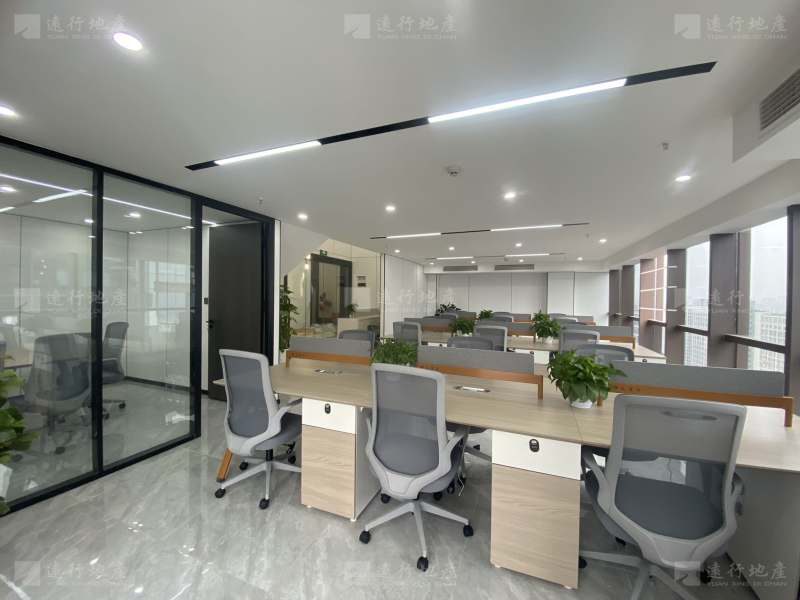 重庆南岸区国瑞中心写字楼精装修带家具坐北朝南正对电梯口_4