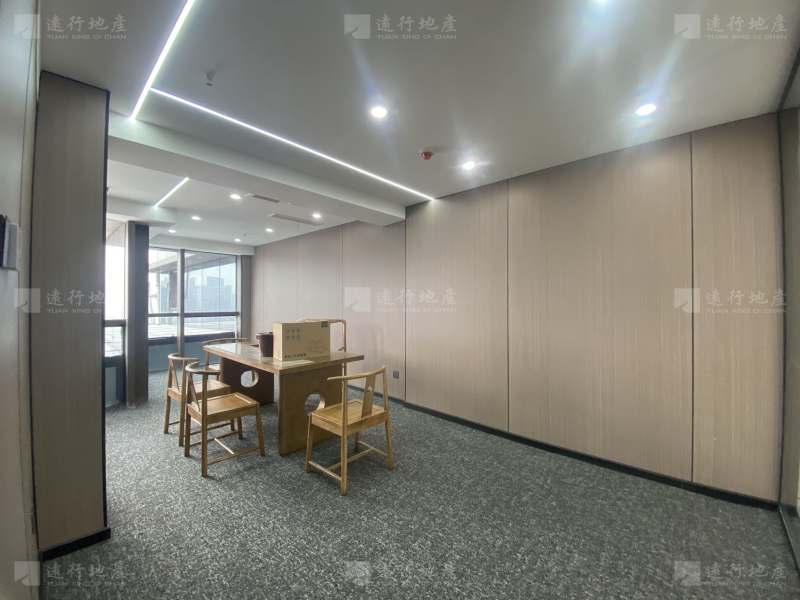重庆南岸区国瑞中心写字楼精装修带家具坐北朝南正对电梯口_9
