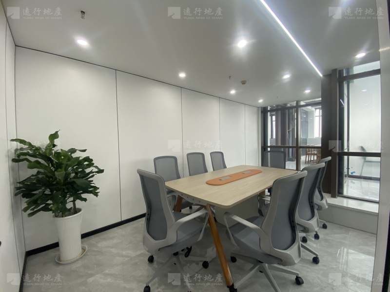 重庆南岸区国瑞中心写字楼精装修带家具坐北朝南正对电梯口_4