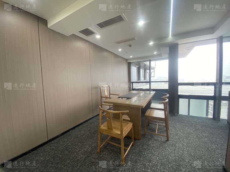 重庆南岸区国瑞中心写字楼精装修带家具坐北朝南正对电梯口_8