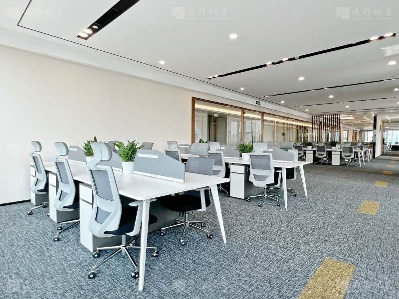 新出特机房丨华商金融中心910平 客户加装空调 精装带家具 _8
