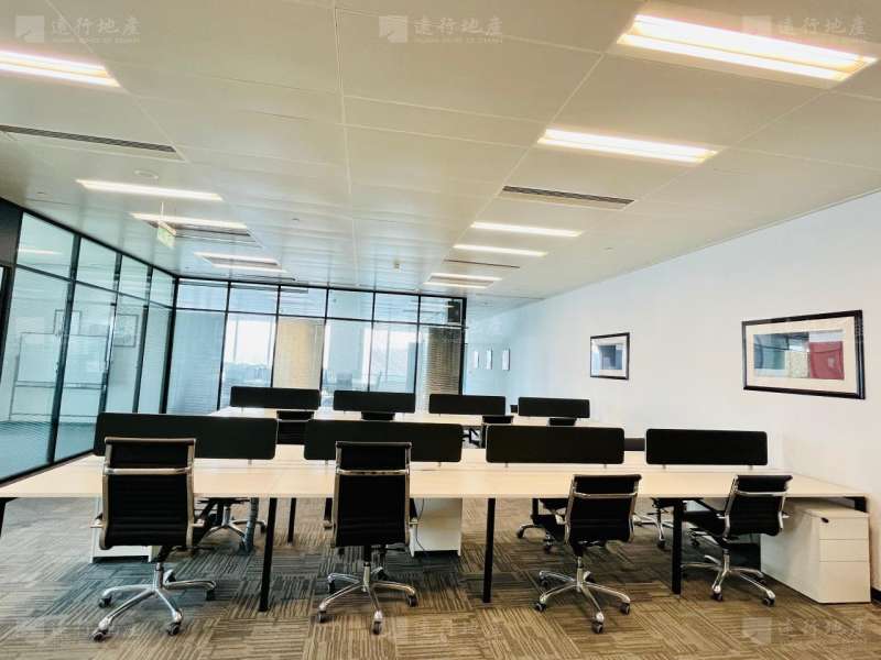 重庆地标性建筑 环球金融中心 精装修带家具 隔间多工位多_2